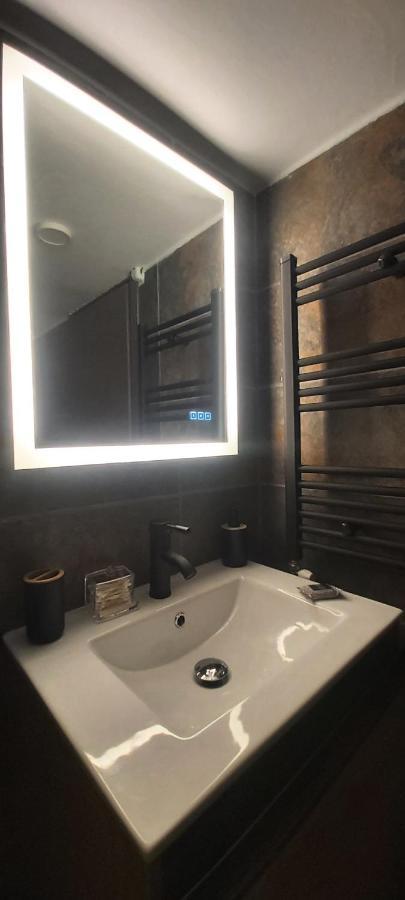 Sky Nomads Apartment Tesalonika Bagian luar foto