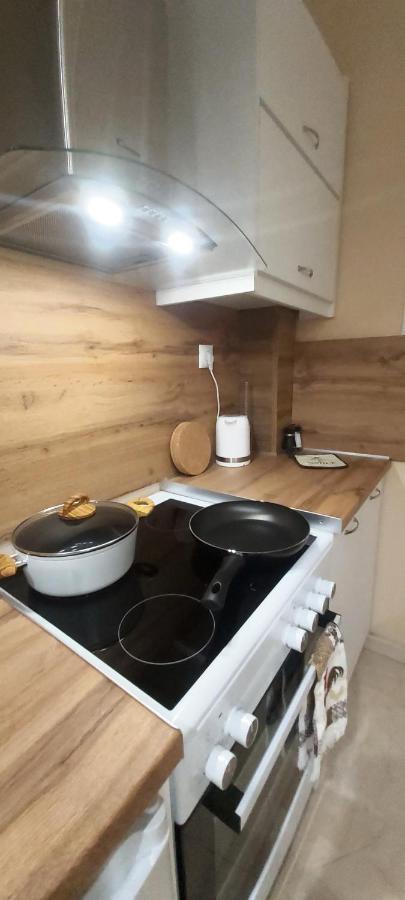 Sky Nomads Apartment Tesalonika Bagian luar foto