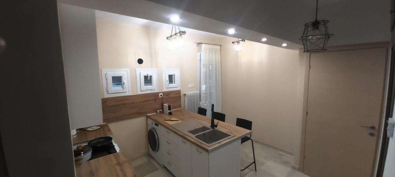 Sky Nomads Apartment Tesalonika Bagian luar foto