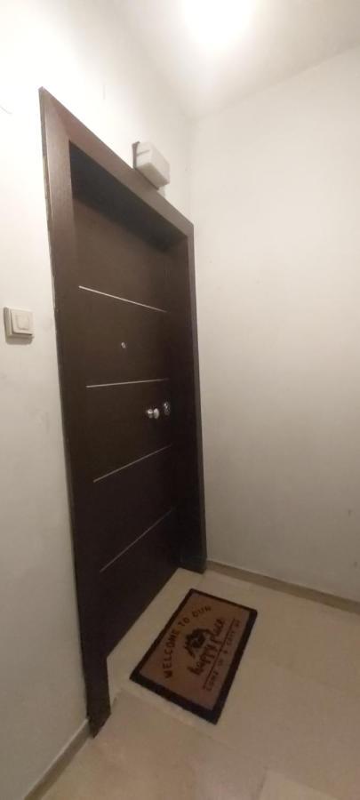 Sky Nomads Apartment Tesalonika Bagian luar foto