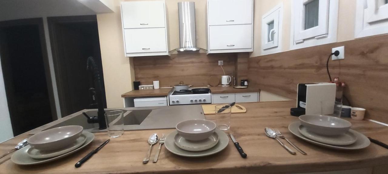 Sky Nomads Apartment Tesalonika Bagian luar foto