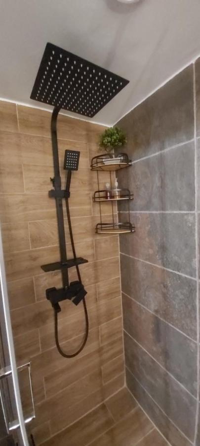 Sky Nomads Apartment Tesalonika Bagian luar foto