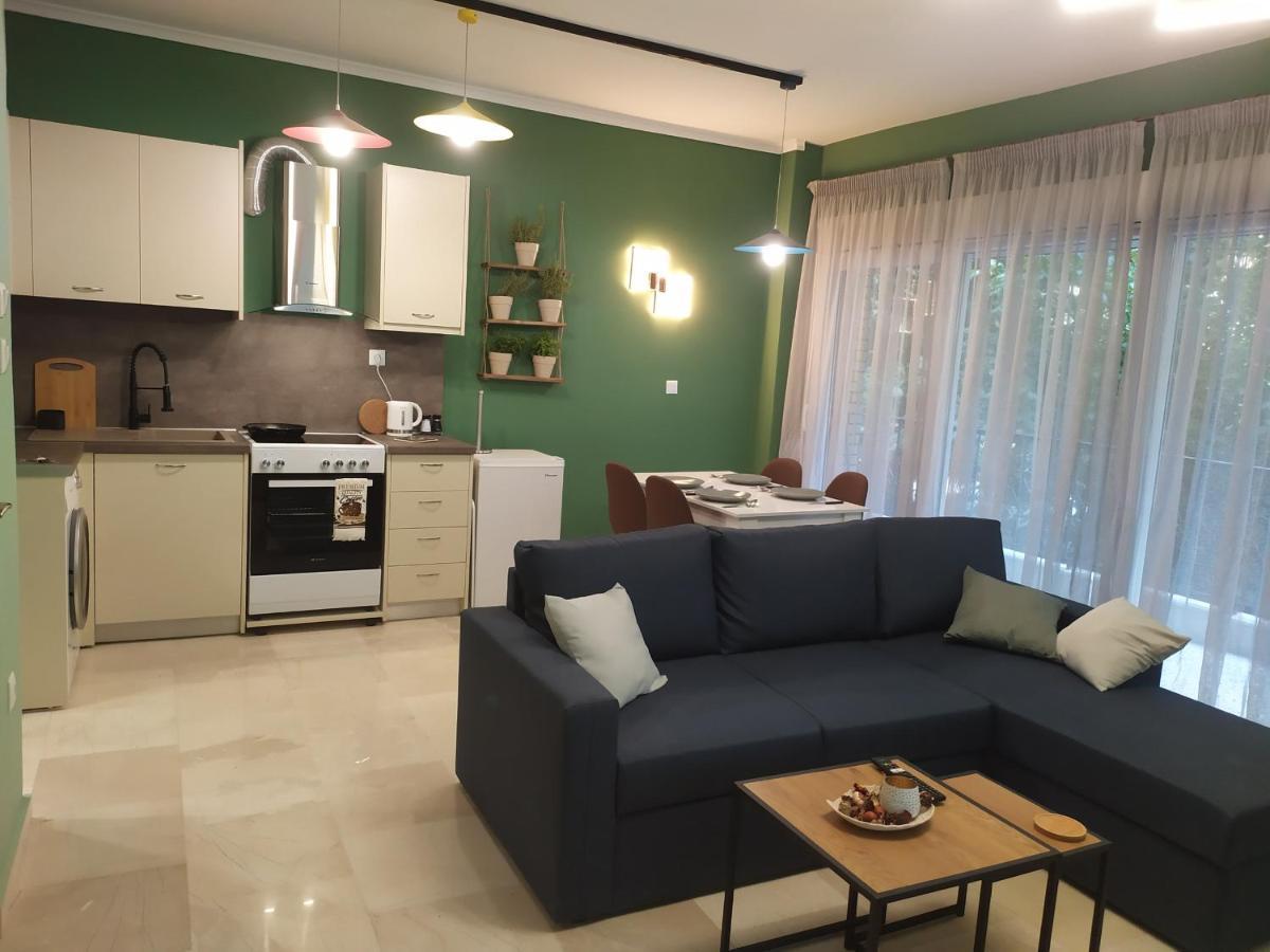 Sky Nomads Apartment Tesalonika Bagian luar foto