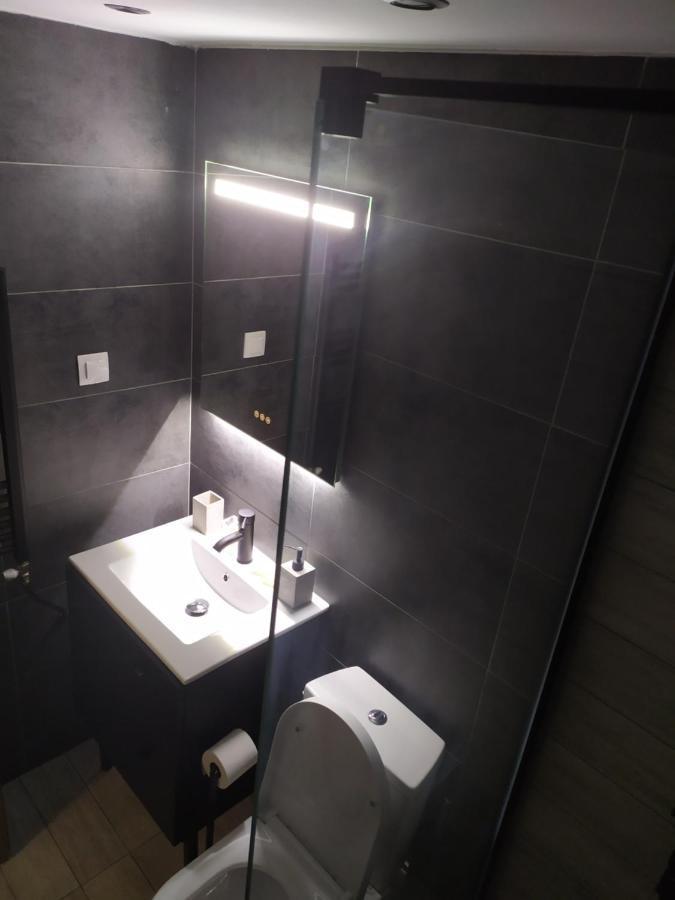 Sky Nomads Apartment Tesalonika Bagian luar foto