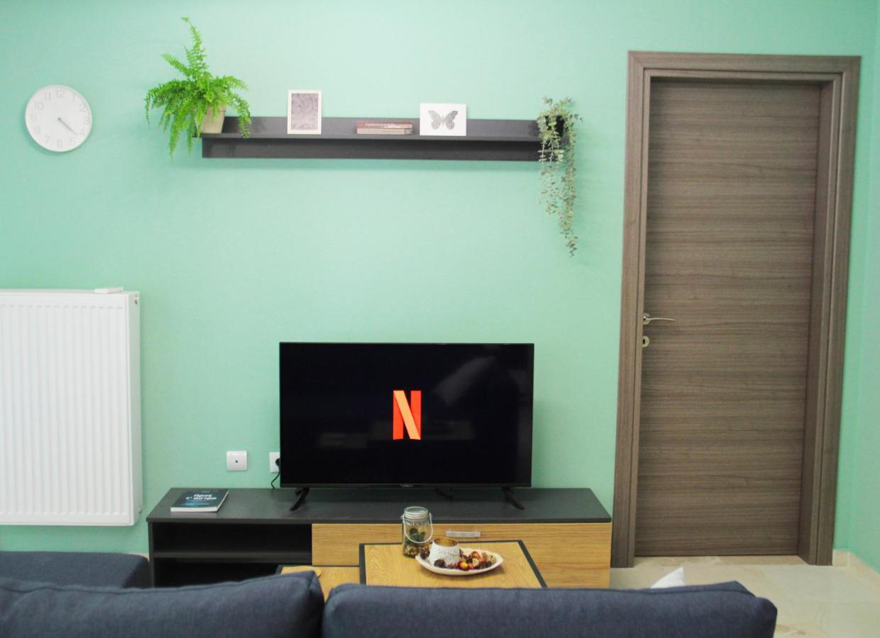 Sky Nomads Apartment Tesalonika Bagian luar foto