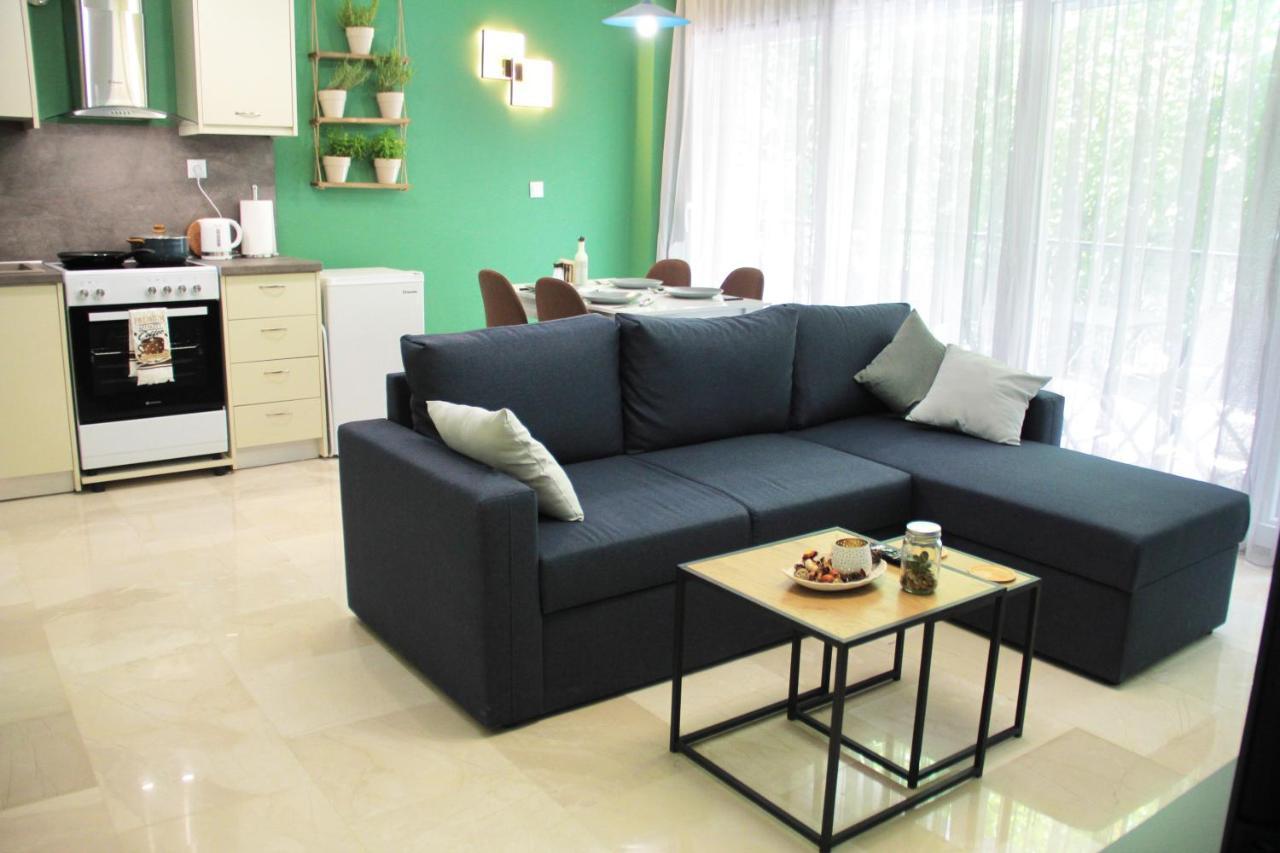 Sky Nomads Apartment Tesalonika Bagian luar foto