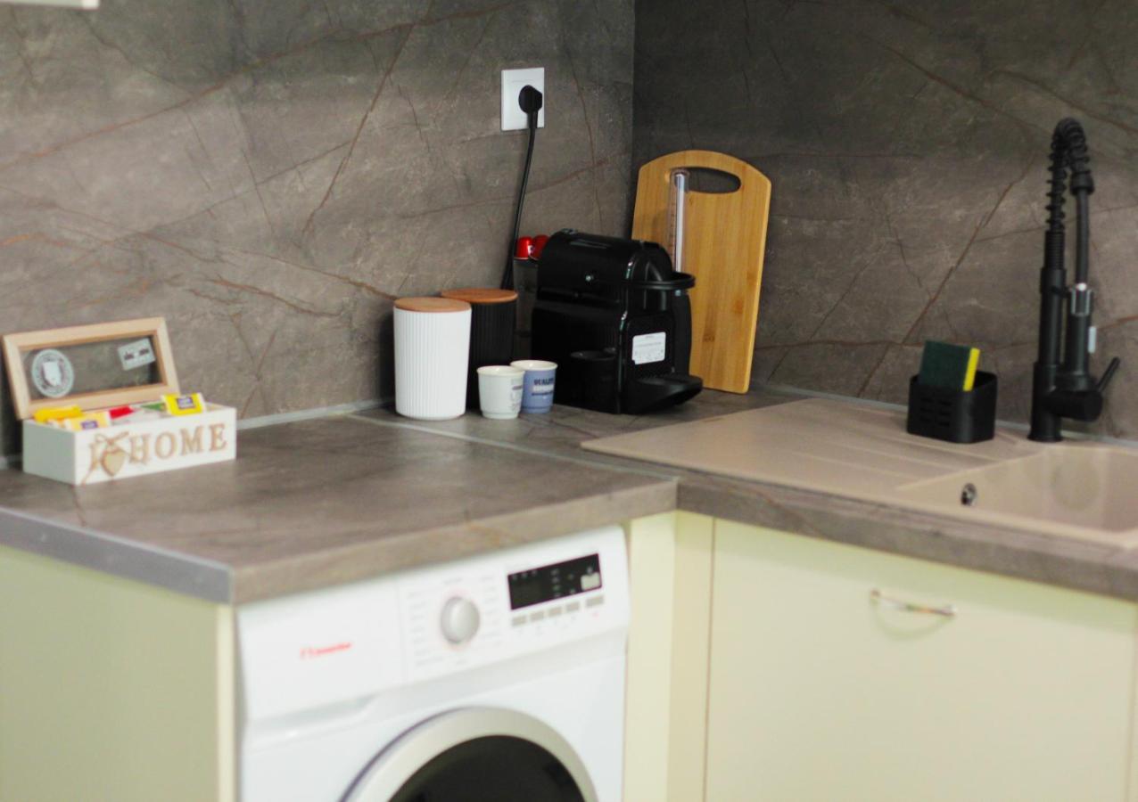 Sky Nomads Apartment Tesalonika Bagian luar foto