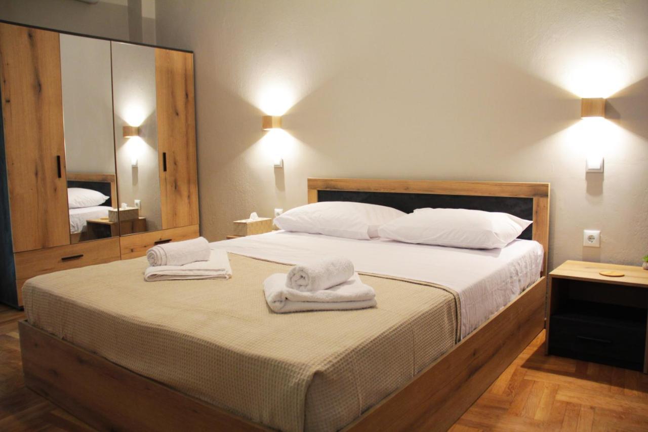 Sky Nomads Apartment Tesalonika Bagian luar foto